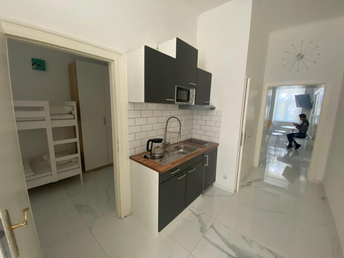 Cool City Center Apt. @ Metro And Shopping Street Вена Экстерьер фото